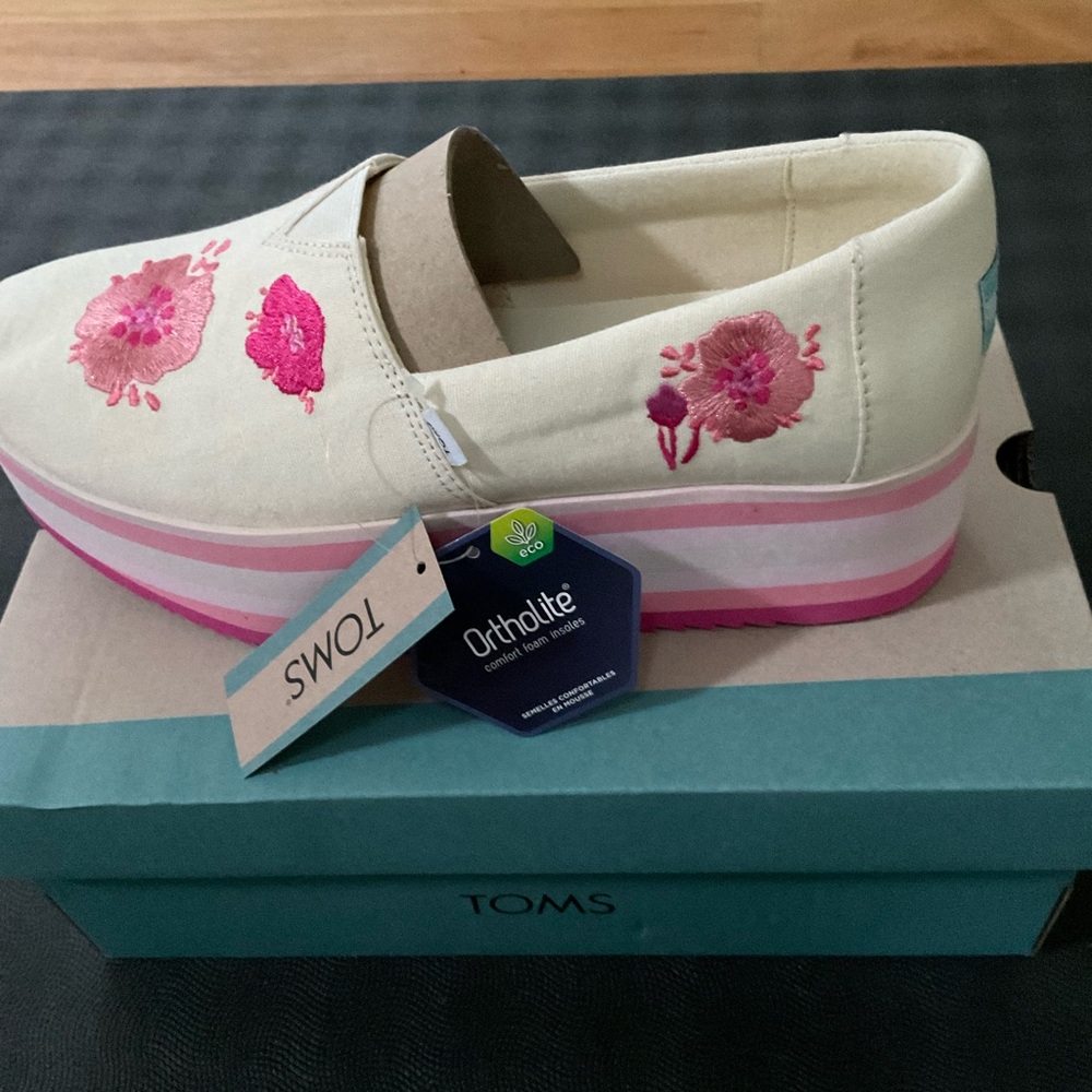 TOMS Women's Cream and Pink Floral Flats